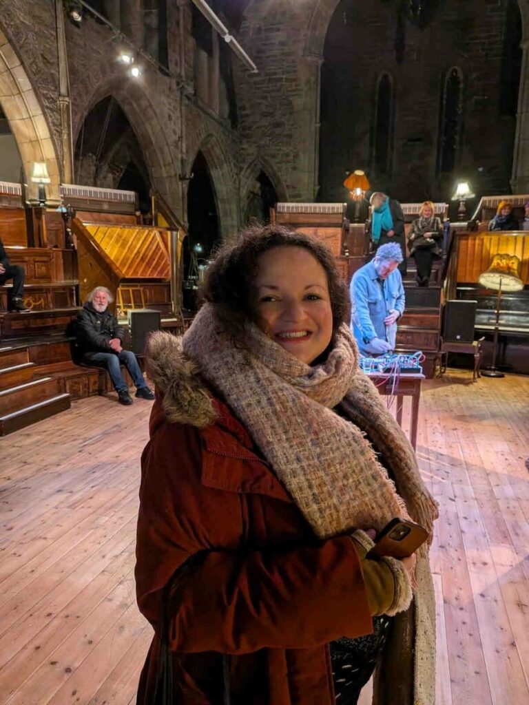 Moi quelques jours après l'ouverture d'un super lieu musical à Bruntsfield: le pianodrome