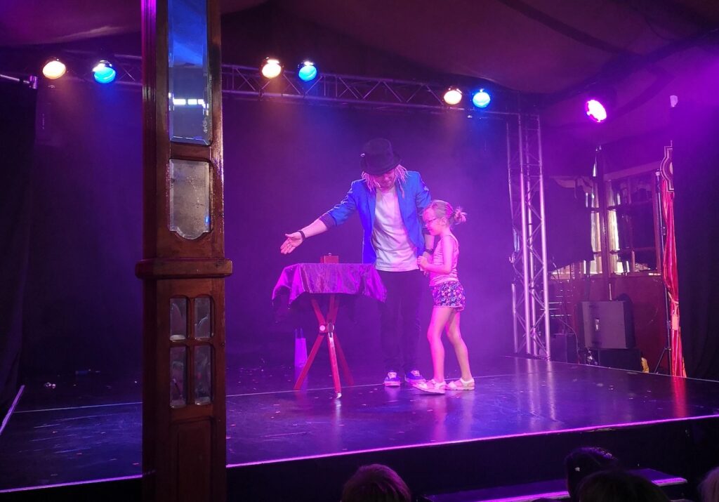 Festival du Fringe à Edimbourg. Photo spectacle de magie.