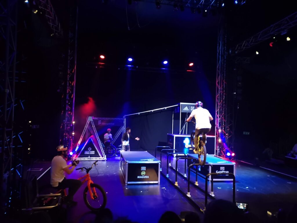 Photo d'un spectacle de vélo (avec Danny MacAskill)
